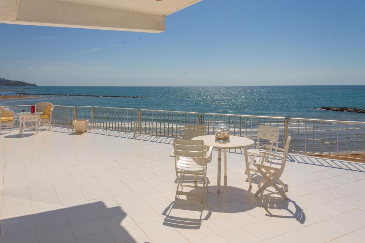 Magnifica Villa Aireola Frente Al Mar بينيكاسّين المظهر الخارجي الصورة